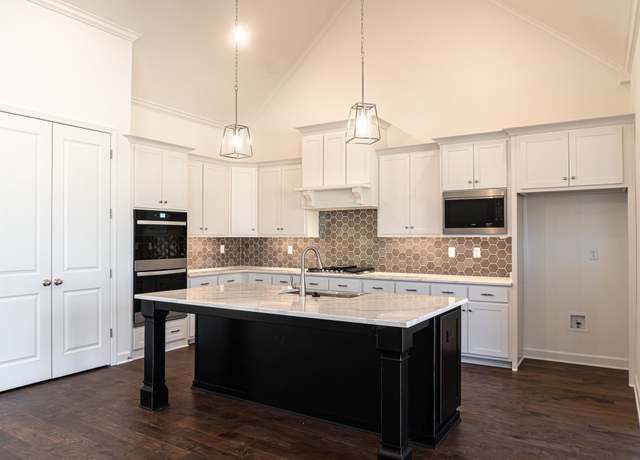 Property at 10182 Kaitlynn Rose Dr S, Lakeland, TN 38002, 5 beds, 3 baths
