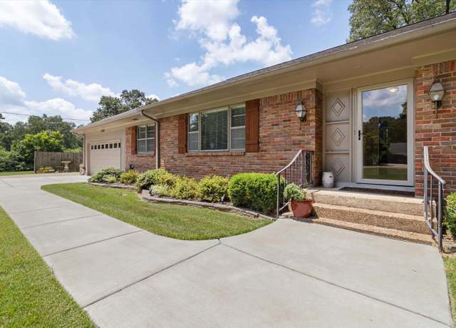 Property at 2523 E Hawthorne Rd E, Bartlett, TN 38134, 3 beds, 2 baths