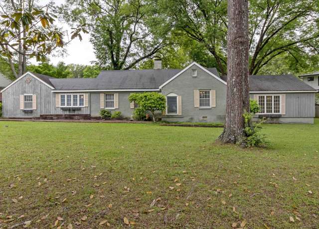 Property at 4948 Roane Rd, Memphis, TN 38117, 3 beds, 3 baths