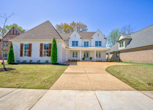Property at 1373 Belfair Dr, Collierville, TN 38017, 5 beds, 4 baths