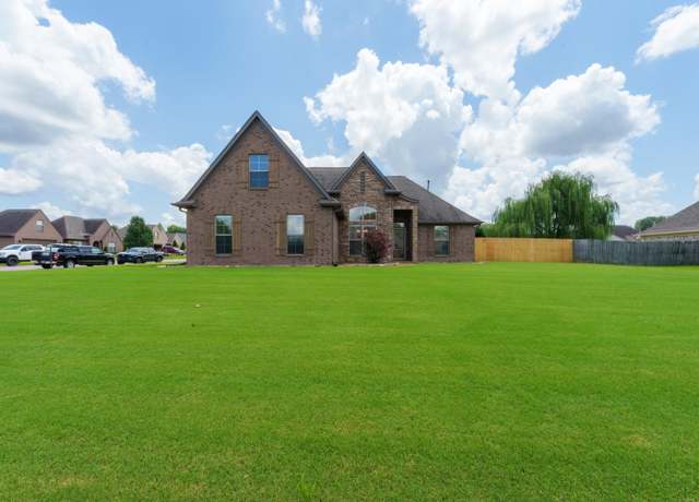 Property at 435 Lakewood Dr, Oakland, TN 38060, 3 beds, 2 baths