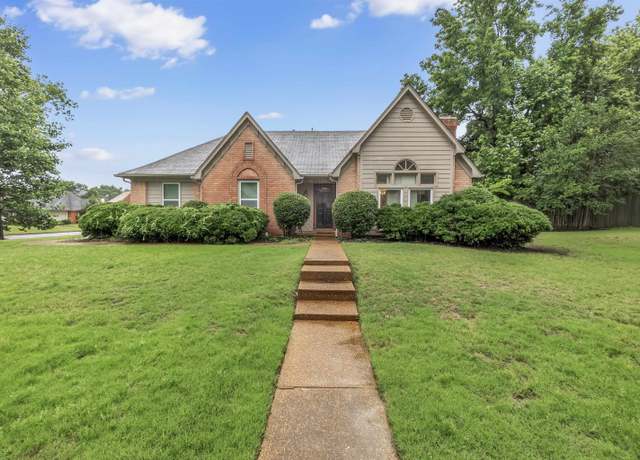 Property at 8444 Kings Trail Dr, Memphis, TN 38016, 3 beds, 2 baths