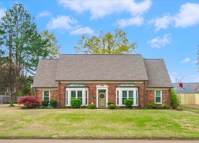 Property at 7881 Elm Leaf Dr, Germantown, TN 38138, 4 beds, 3 baths