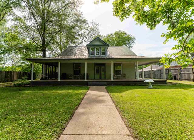 Property at 171 White St, Savannah, TN 38372, 4 beds, 3 baths