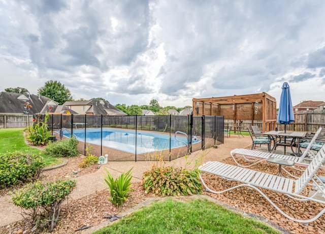 Property at 35 Meadow Trail Ln, Oakland, TN 38060, 5 beds, 3 baths