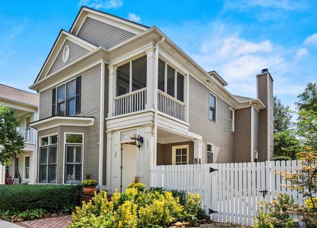 Property at 121 Harbor Town Blvd, Memphis, TN 38103, 4 beds, 3.5 baths