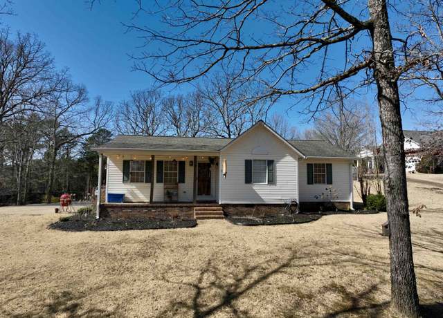 Property at 39 Fairway Pl, Selmer, TN 38375-1548, 3 beds, 2 baths