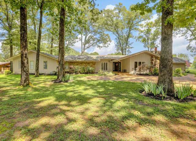 Property at 9400 Forestwood Rd, Germantown, TN 38138, 5 beds, 3 baths