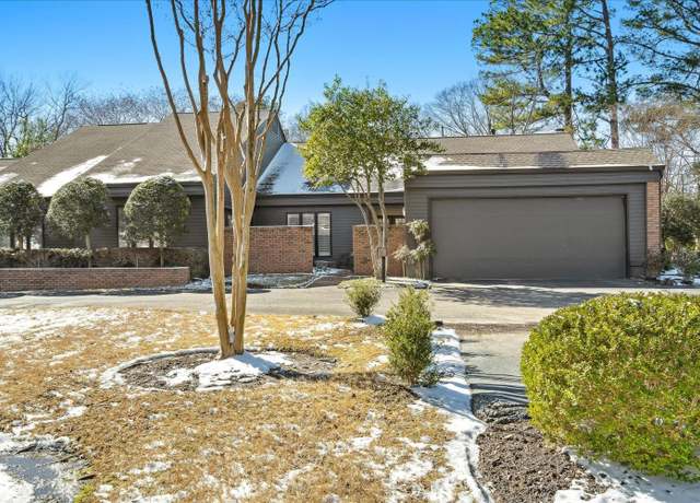 Property at 397 Twelve Oaks Cir, Memphis, TN 38117, 3 beds, 2.5 baths