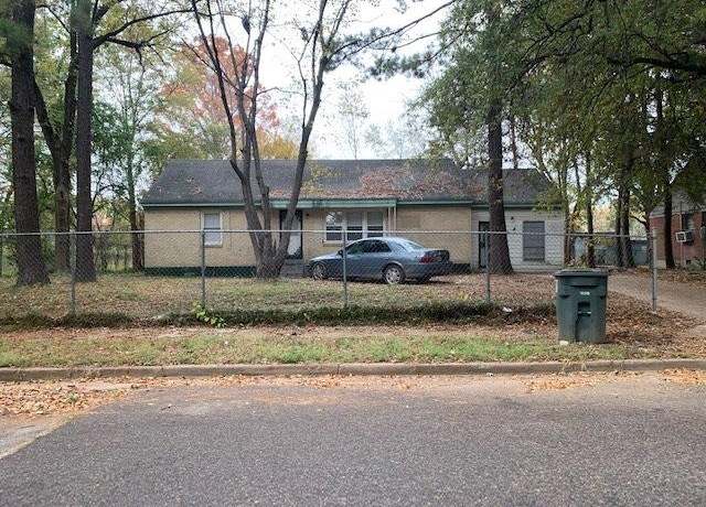 Property at 376 Clarice St, Memphis, TN 38109, 4 beds, 2.5 baths