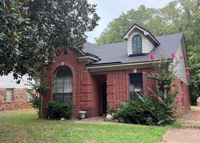 Property at 2512 Courtney Dr, Memphis, TN 38128, 3 beds, 2 baths