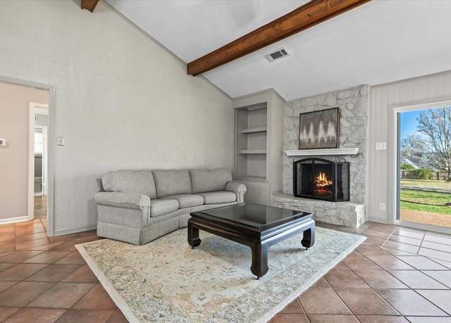 Property at 591 Fletcher Rd, Collierville, TN 38017, 3 beds, 2 baths