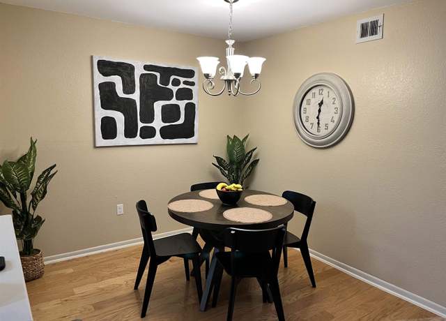 Property at 825 Merrywood Gln #4, Memphis, TN 38117, 2 beds, 2 baths