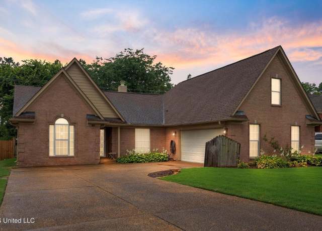 Property at 9133 Plantation Lakes Dr, Olive Branch, MS 38654-1512, 3 beds, 2 baths
