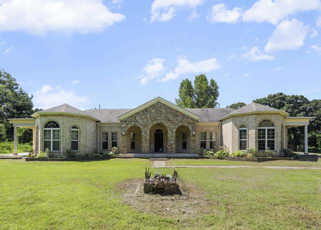 Property at 3711 Hernando Rd, Holly Springs, MS 38635, 5 beds, 3 baths