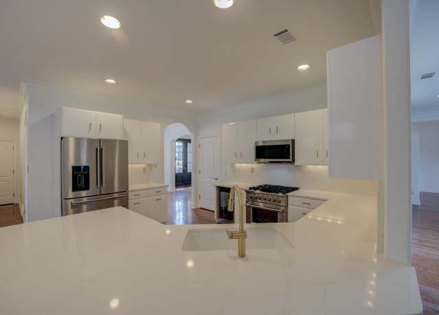 Property at 1844 Penshurst Dr, Collierville, TN 38017, 4 beds, 2.5 baths