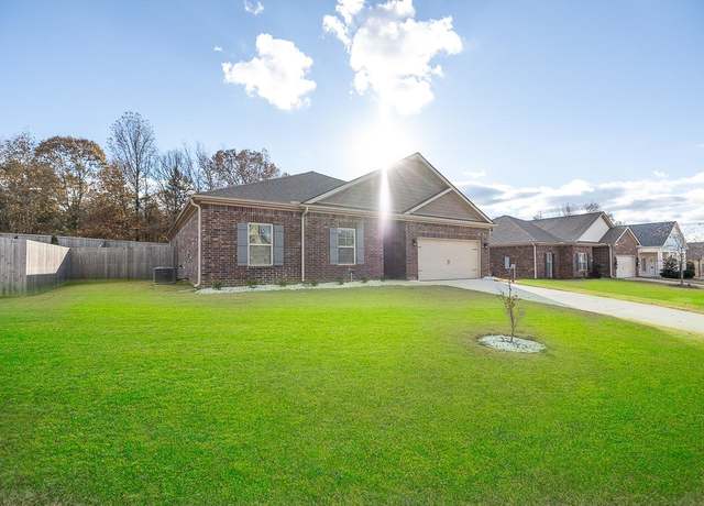 Property at 105 Fairway Hills Dr, Oakland, TN 38060, 4 beds, 2 baths