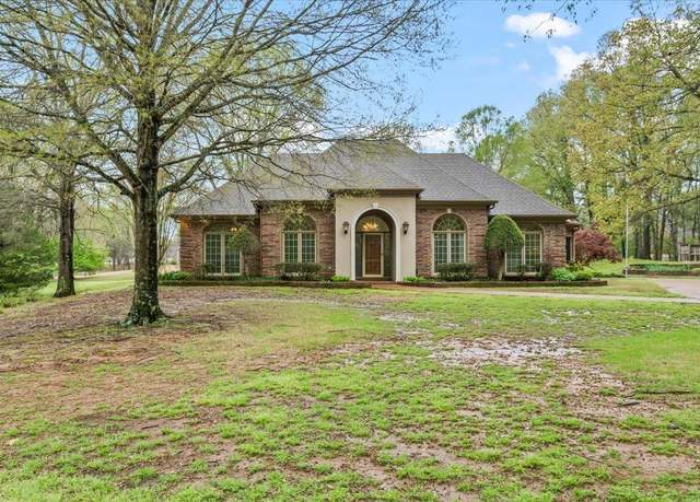 Property at 300 Forest Glade Cv, Eads, TN 38028, 5 beds, 3 baths