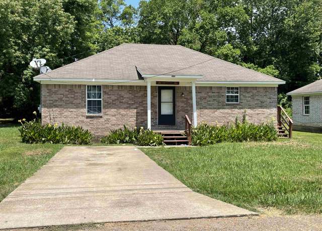 Property at 426 Dixon St, Covington, TN 38019, 4 beds, 2 baths