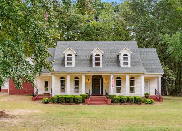Property at 6720 Autumn Oaks Dr, Olive Branch, MS 38654, 4 beds, 3.5 baths