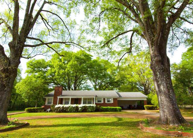 Property at 318 W Poplar Ave, Collierville, TN 38017, 3 beds, 3 baths