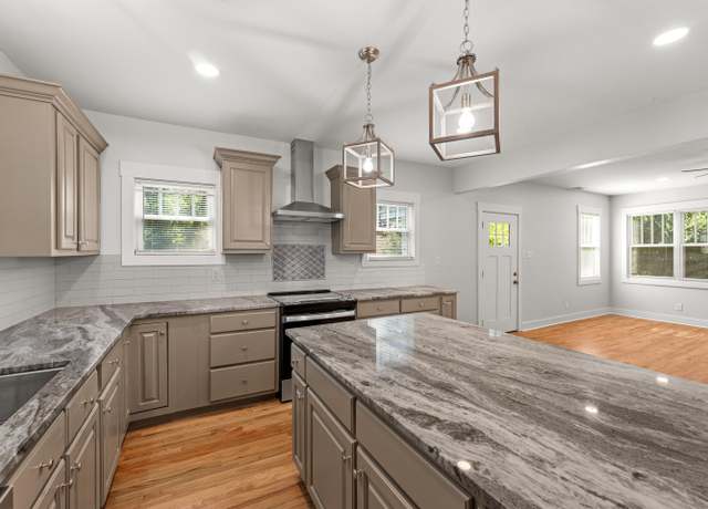 Property at 579 N Evergreen St, Memphis, TN 38112, 4 beds, 2.5 baths