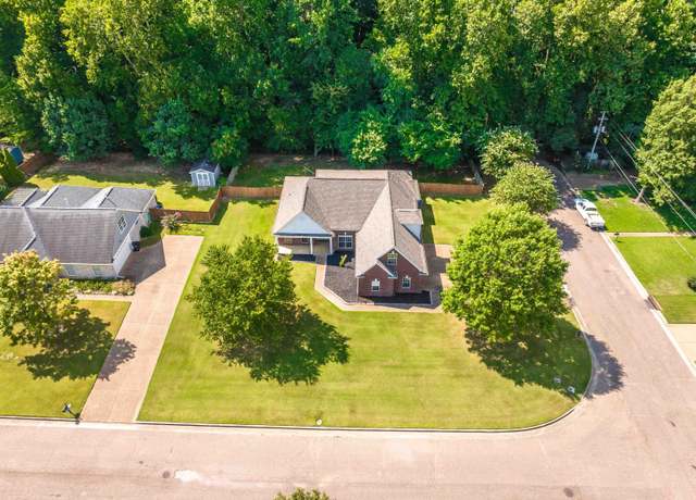 Property at 255 Countrywood Ln, Oakland, TN 38060, 3 beds, 2 baths