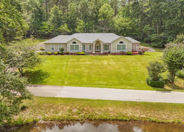 Property at 1255 Twin View Cir, Selmer, TN 38375, 3 beds, 2.5 baths