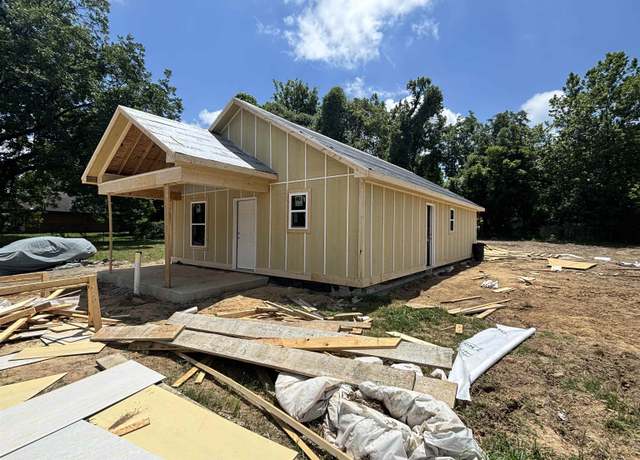 Property at 581 Gilleas Rd, Memphis, TN 38109, 3 beds, 2 baths
