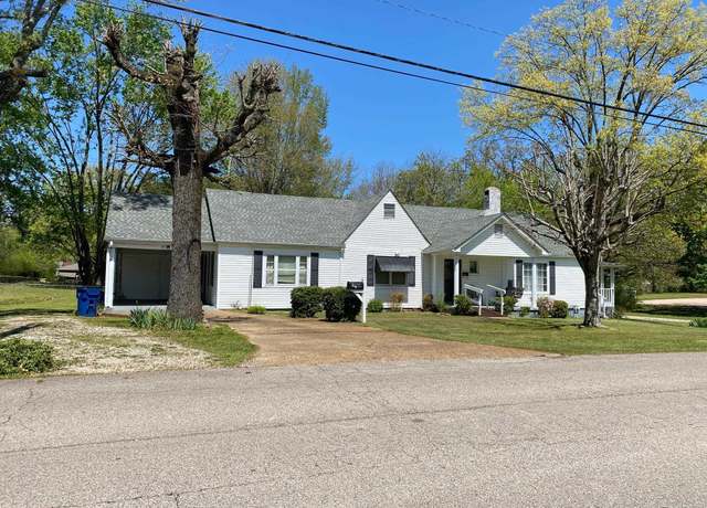 Property at 65 Davis St, Savannah, TN 38372, 3 beds, 3.5 baths