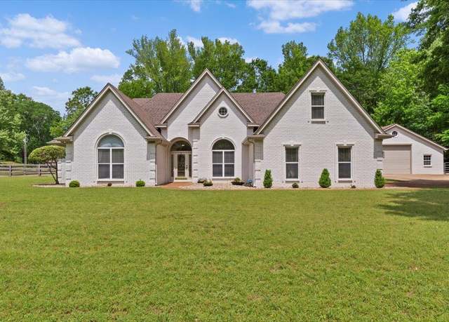 Property at 14414 Hedge Row Cv, Olive Branch, MS 38654, 5 beds, 3.5 baths