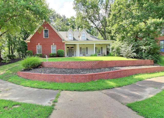 Property at 255 Ellawood Ln, Collierville, TN 38017, 4 beds, 3 baths