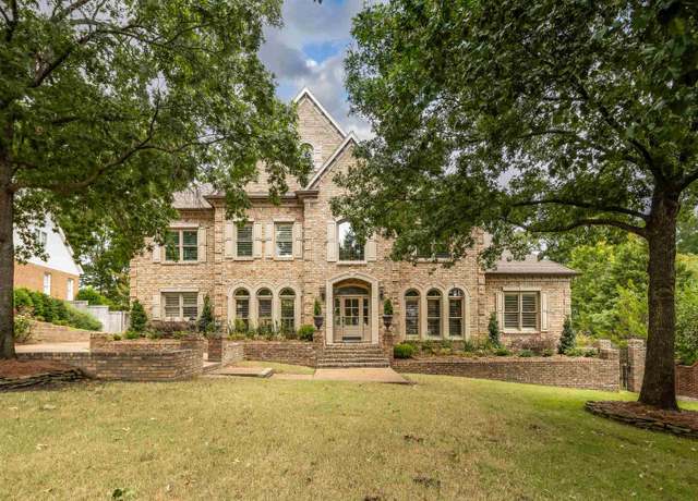 Property at 2397 Lennox Dr, Germantown, TN 38138, 4 beds, 4 baths