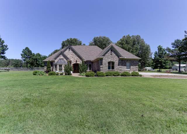 Property at 1360 Lakeview Dr, Eads, TN 38017, 4 beds, 3.5 baths