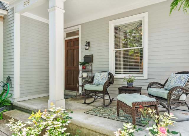 Property at 209 Mclean Pl, Memphis, TN 38104, 3 beds, 2.5 baths