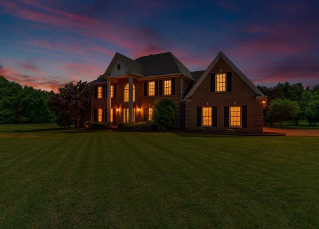 Property at 990 Snowden Farm Rd, Collierville, TN 38017, 5 beds, 3.5 baths