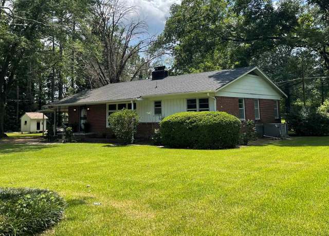 Property at 143 Sunset Cove Dr, Selmer, TN 38375, 3 beds, 2 baths