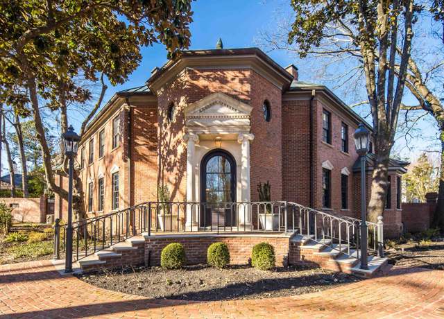 Property at 425 N River Oaks Rd, Memphis, TN 38120, 5 beds, 5.5 baths