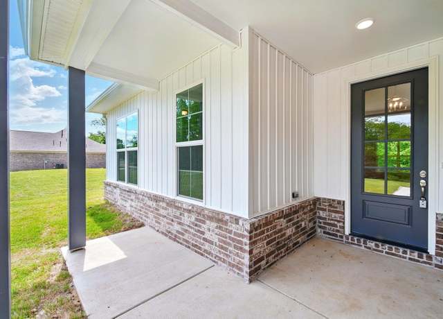 Property at 491 Garland Dr, Covington, TN 38019, 3 beds, 2.5 baths