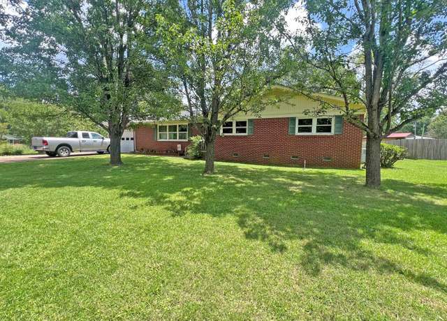 Property at 295 Claybrook Dr, Savannah, TN 38372, 3 beds, 3 baths