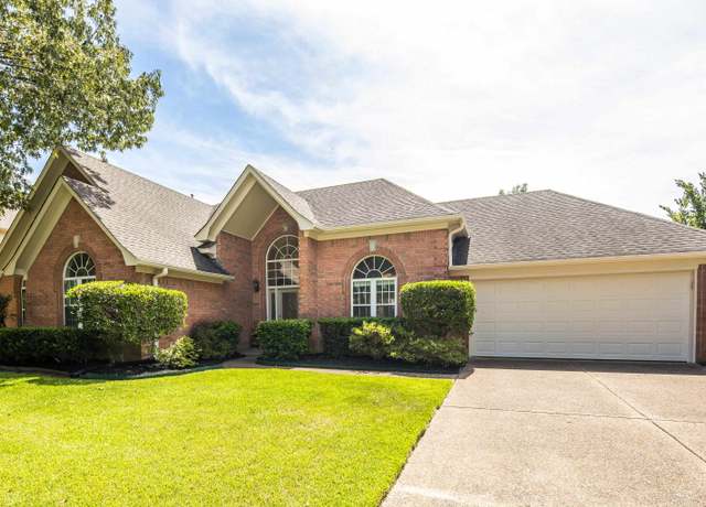 Property at 121 Cottonwood Dr, Collierville, TN 38017, 3 beds, 2 baths