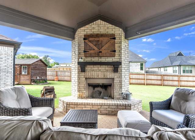 Property at 45 Laurel Hedge Cv, Oakland, TN 38060, 5 beds, 3 baths