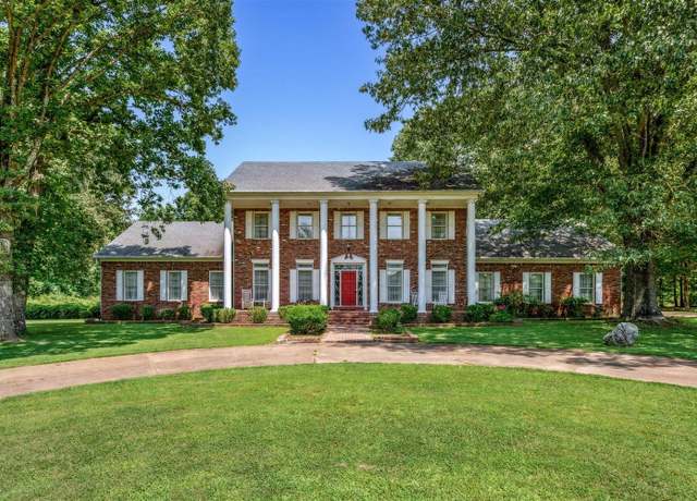 Property at 5180 Holmes Oaks Dr, Collierville, TN 38017, 4 beds, 3.5 baths