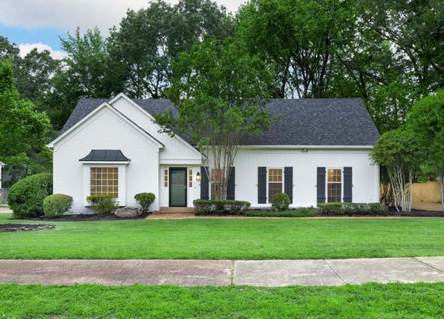 Property at 8310 Heatherglen Dr, Germantown, TN 38138, 4 beds, 3.5 baths