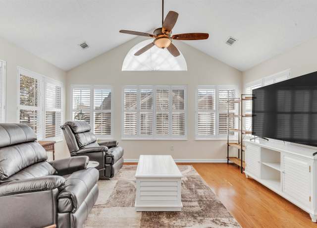 Property at 1213 Oak Timber Cir #25, Collierville, TN 38017, 2 beds, 2 baths