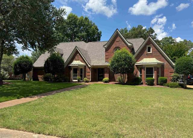 Property at 2831 E Levee Oaks Dr, Collierville, TN 38017, 4 beds, 3 baths