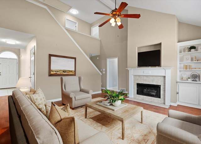 Property at 9270 Durhamshire Dr, Cordova, TN 38016, 5 beds, 3 baths