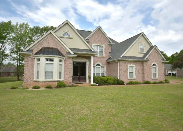 Property at 8017 Camptown Ln, Olive Branch, MS 38654, 4 beds, 3 baths