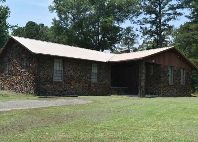 Property at 111 Kiser Ln, Selmer, TN 38375, 3 beds, 1.5 baths