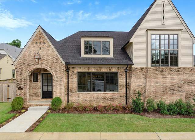 Property at 5020 Henry Heights Dr, Memphis, TN 38117, 4 beds, 4.5 baths